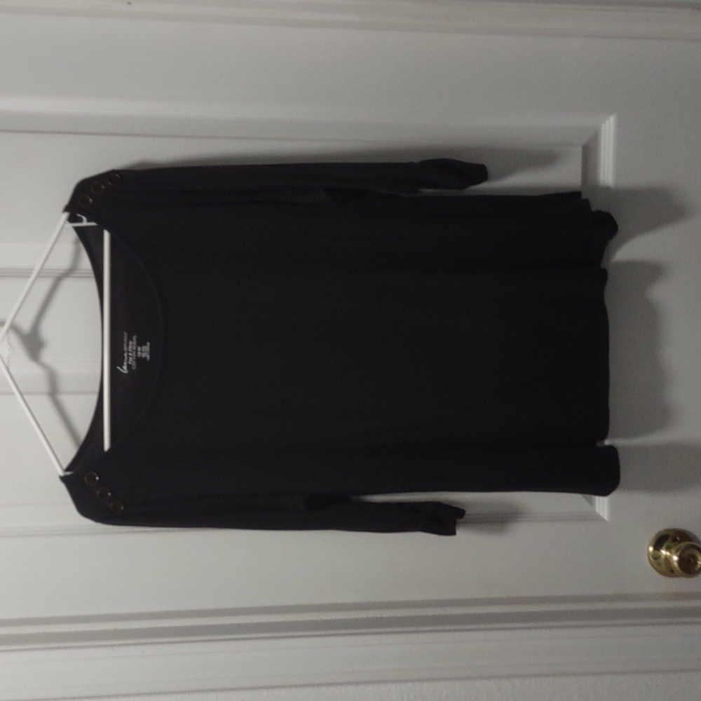 Great everyday shirt with flair